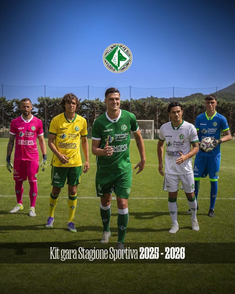 L’Avellino si rifà il look: “Tradizione che evolve”, la nuova maglia tra storia e modernità
