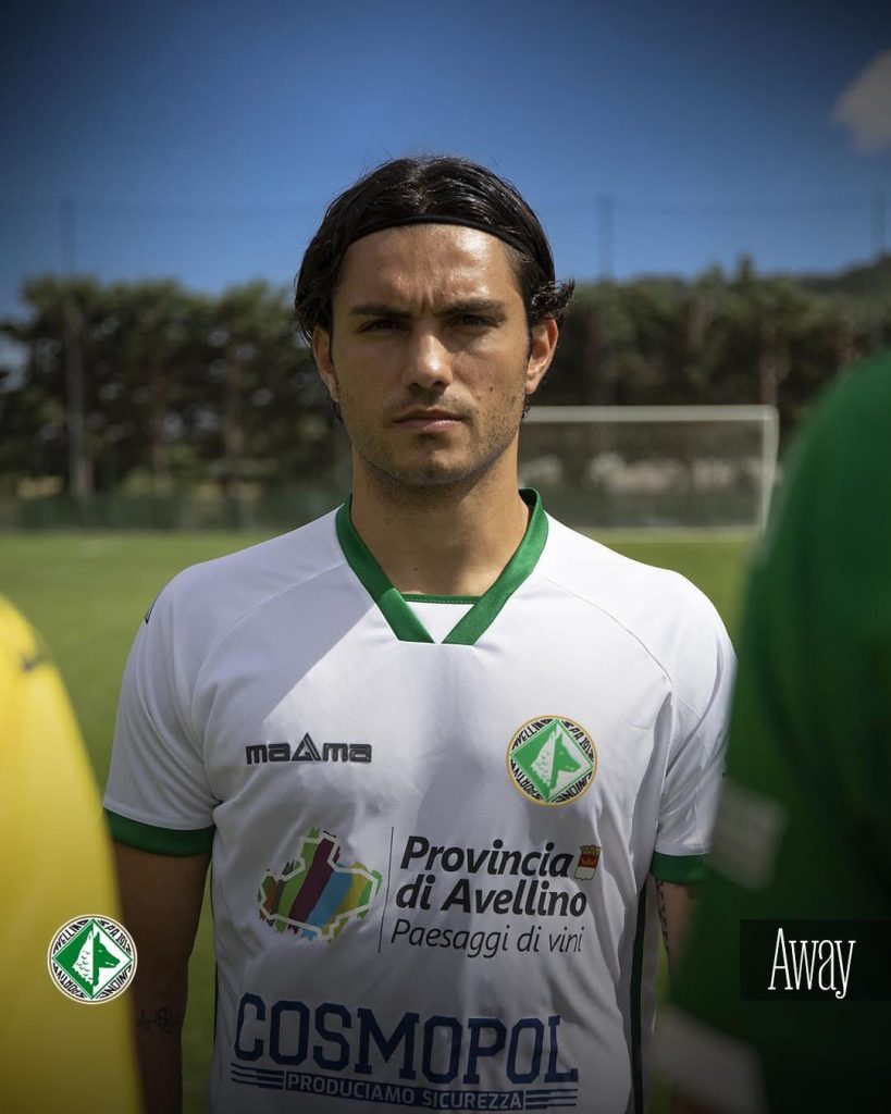 L’Avellino si rifà il look: “Tradizione che evolve”, la nuova maglia tra storia e modernità