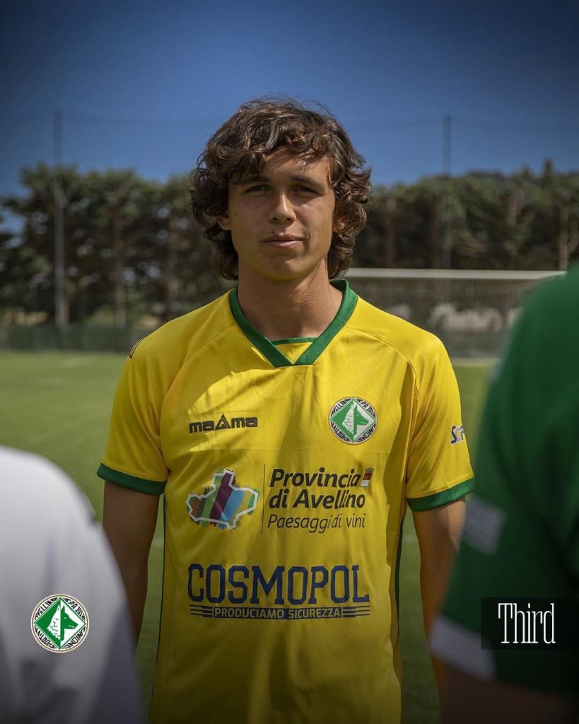 L’Avellino si rifà il look: “Tradizione che evolve”, la nuova maglia tra storia e modernità