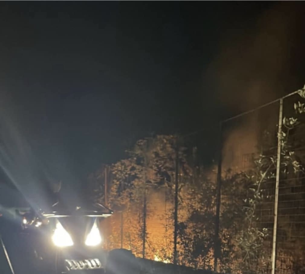 Moschiano, notte di fuoco sulla collina di Carità: amministrazione in prima linea per domare l’incendio