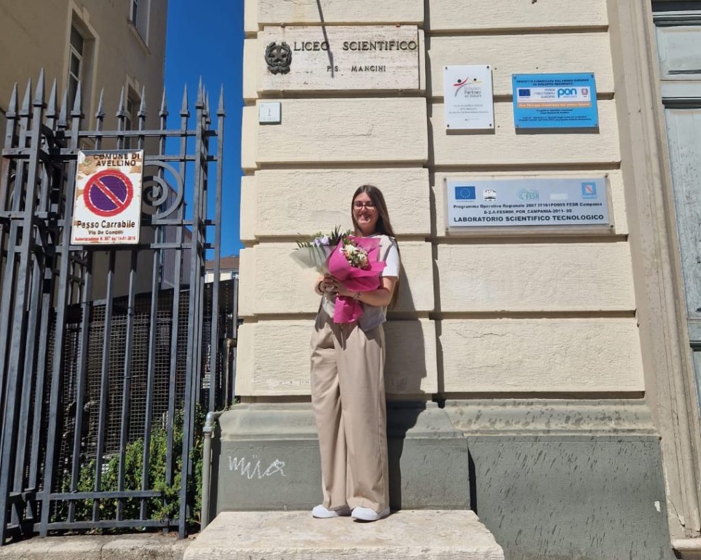 Forino (Av): 100 DI QUESTI GIORNI, Maria Testa consegue il diploma al Liceo Scientifico  Mancini  con 100 e LODE