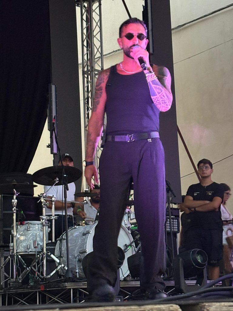 Altavilla Irpina (AV) – Successo per il concerto di Rosario Miraggio in chiusura dei festeggiamenti di San Pellegrino Martire.Ma