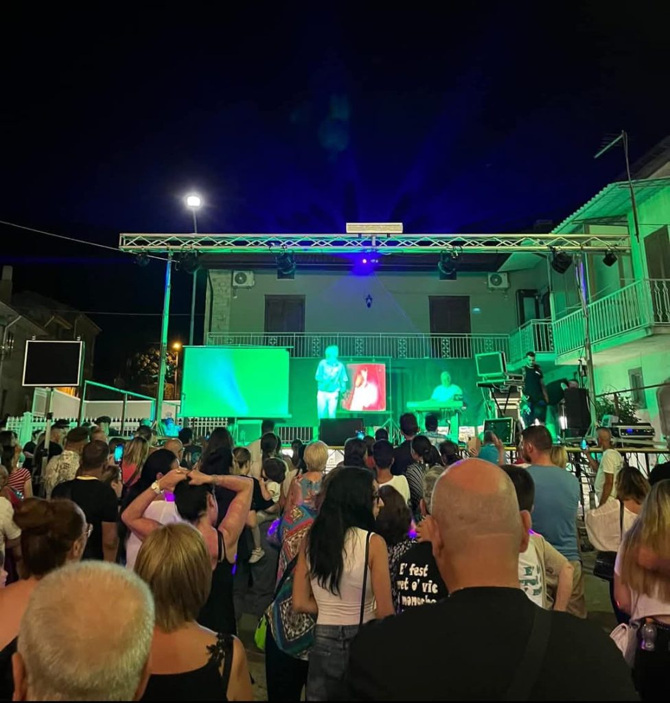 Forino (Av): Tutto pronto per l Ottava Edizione di ” È fest arret o’ Vic re’ Monache ”  . L’ appuntamento è per i giorni 29  30  31 Agosto