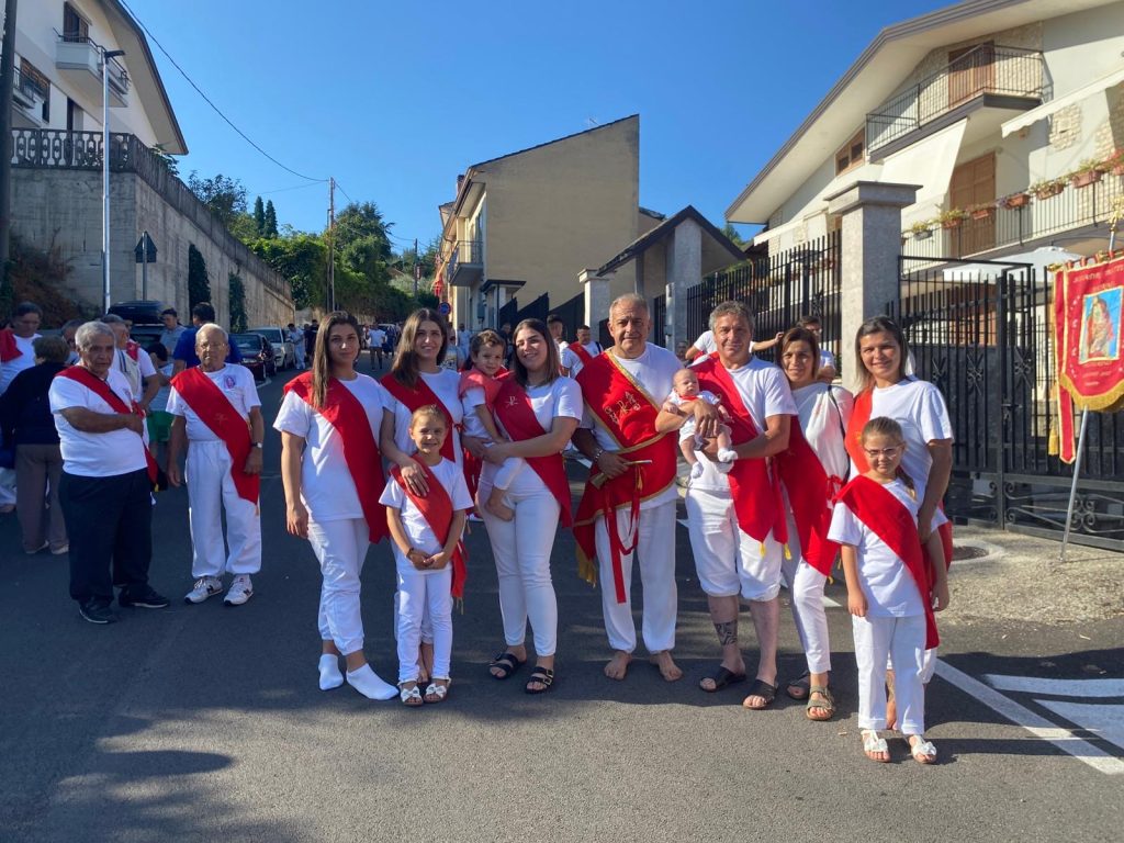 La tradizionale Festa dei Battenti di San Pellegrino ad Altavilla: fede, sacrificio e comunità. Presenti anche i Battenti di Avella. FOTO