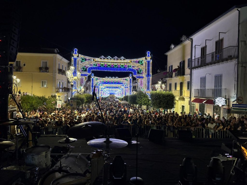 Altavilla Irpina (AV) – Successo per il concerto di Rosario Miraggio in chiusura dei festeggiamenti di San Pellegrino Martire.Ma