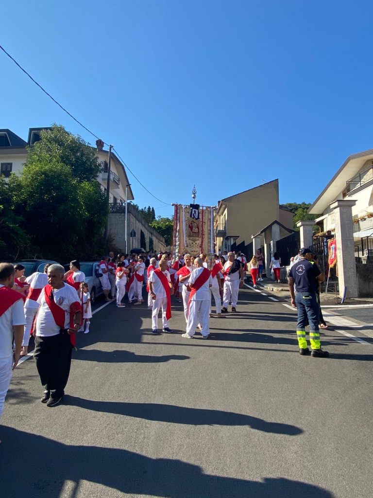 La tradizionale Festa dei Battenti di San Pellegrino ad Altavilla: fede, sacrificio e comunità. Presenti anche i Battenti di Avella. FOTO