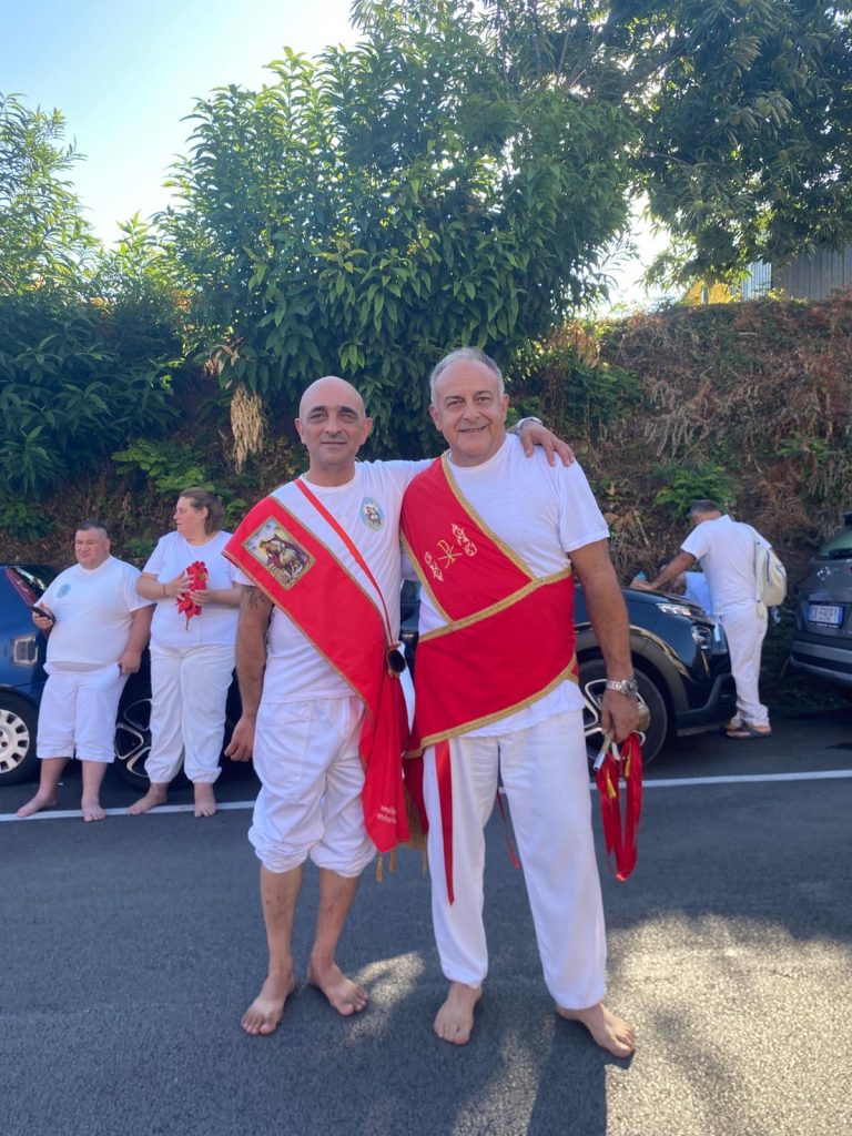 La tradizionale Festa dei Battenti di San Pellegrino ad Altavilla: fede, sacrificio e comunità. Presenti anche i Battenti di Avella. FOTO