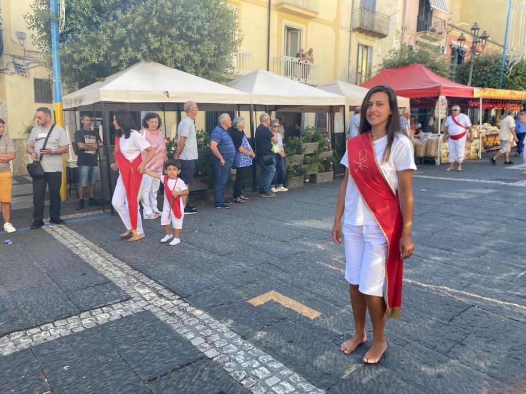 La tradizionale Festa dei Battenti di San Pellegrino ad Altavilla: fede, sacrificio e comunità. Presenti anche i Battenti di Avella. FOTO
