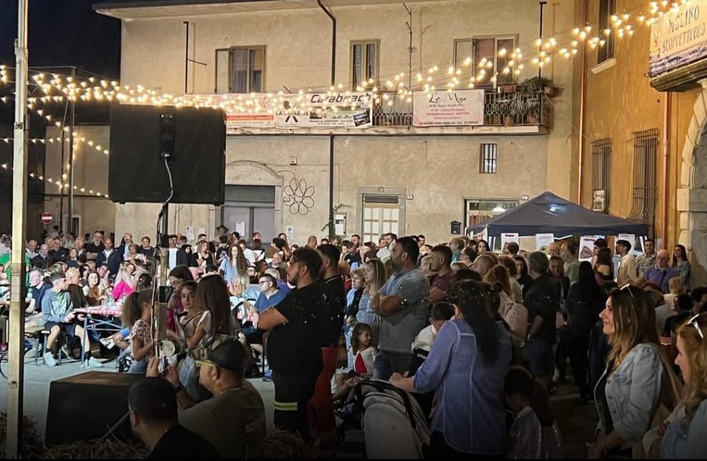 Forino (Av): Tutto pronto per l Ottava Edizione di ” È fest arret o’ Vic re’ Monache ”  . L’ appuntamento è per i giorni 29  30  31 Agosto