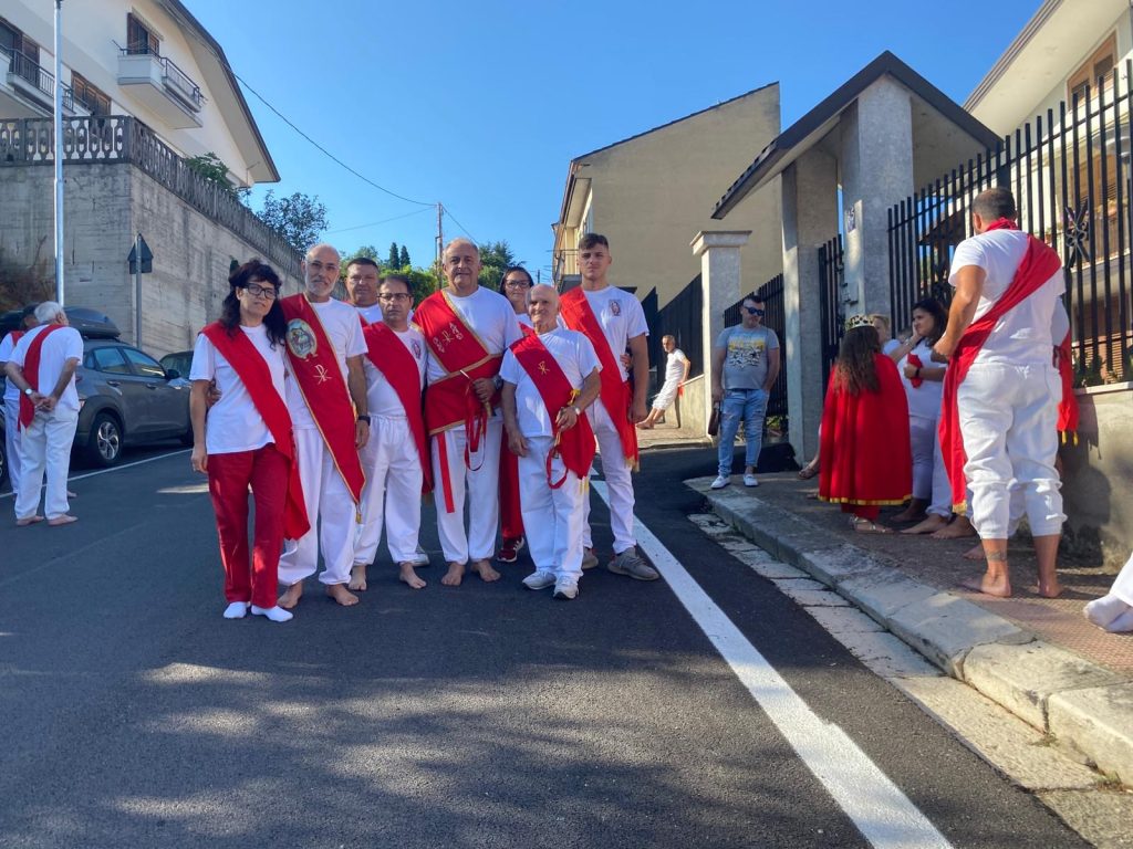 La tradizionale Festa dei Battenti di San Pellegrino ad Altavilla: fede, sacrificio e comunità. Presenti anche i Battenti di Avella. FOTO
