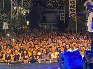 FORINO (Av): Michele Zarrillo incanta Forino in una Piazza Tigli strapiena ed entusiasta FORINO (Av): Michele Zarrillo incanta Forino in una Piazza Tigli strapiena ed entusiasta