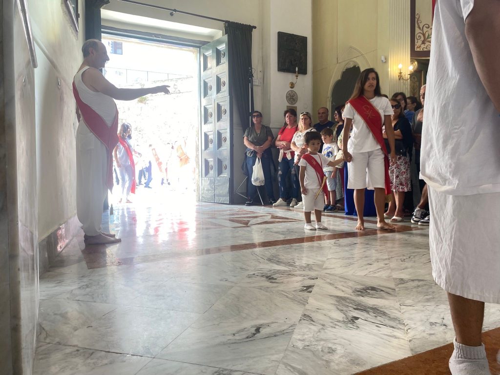 La tradizionale Festa dei Battenti di San Pellegrino ad Altavilla: fede, sacrificio e comunità. Presenti anche i Battenti di Avella. FOTO