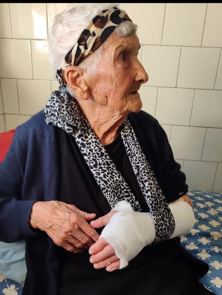 Forino (Av): Pallonata  alla Centenaria Anna Autunn , polso fratturato, fuggono via senza prestare soccorso. Lo sfogo del nipote Lorenzo Di Pasquale. Riceviamo e pubblichiamo