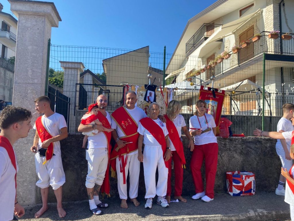 La tradizionale Festa dei Battenti di San Pellegrino ad Altavilla: fede, sacrificio e comunità. Presenti anche i Battenti di Avella. FOTO