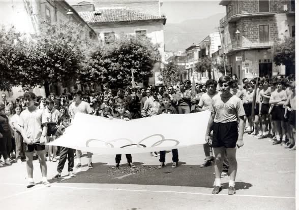 Avella, quando i quartieri si sfidavano nei “Giochi senza Quartiere”.