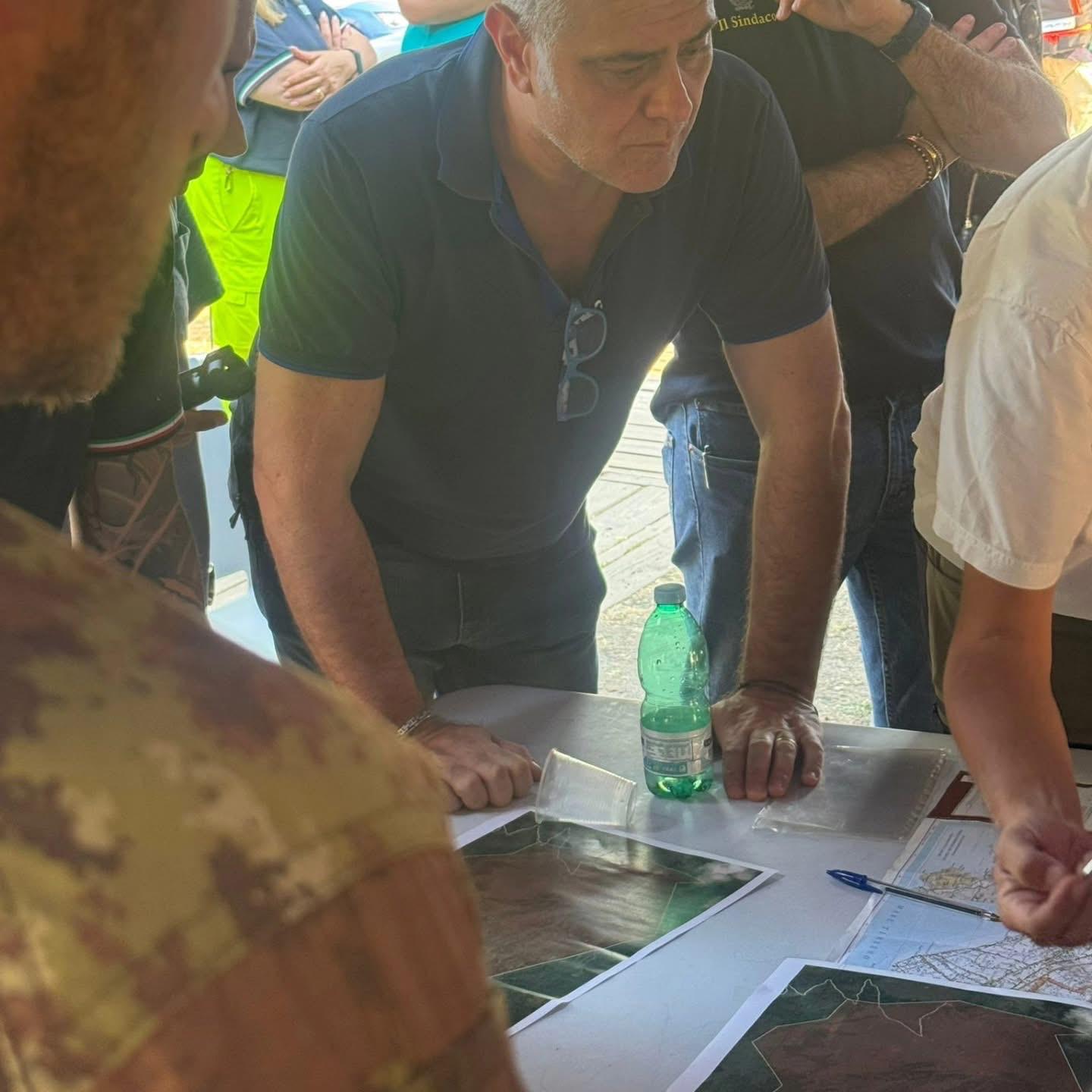 Ottaviano, intervento straordinario sul Vesuvio: esercito e istituzioni in campo per contenere l’incendio.(foto)