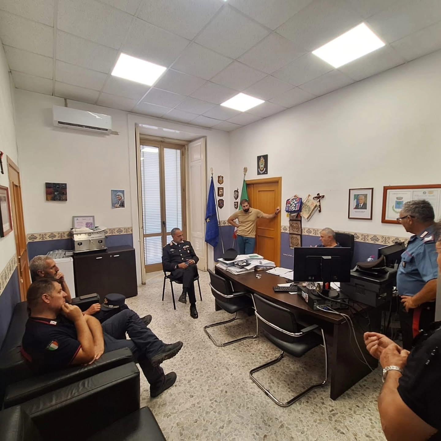 Ottaviano, intervento straordinario sul Vesuvio: esercito e istituzioni in campo per contenere l’incendio.(foto)