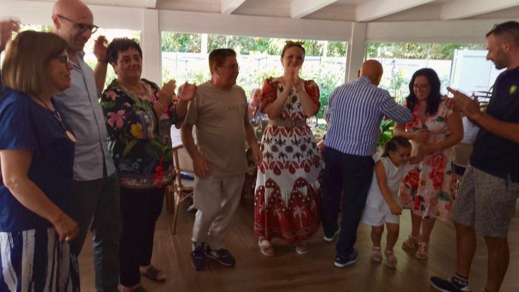 Pago del Vallo di Lauro in festa: i 60 anni di Gabriella Campanile tra eleganza, sorrisi e musica d’autore