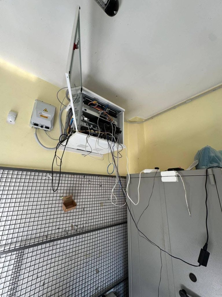 Vandalismo alla scuola “Leonardo da Vinci”, il sindaco: «Ferita per tutta la comunità, ma non strumentalizziamo»