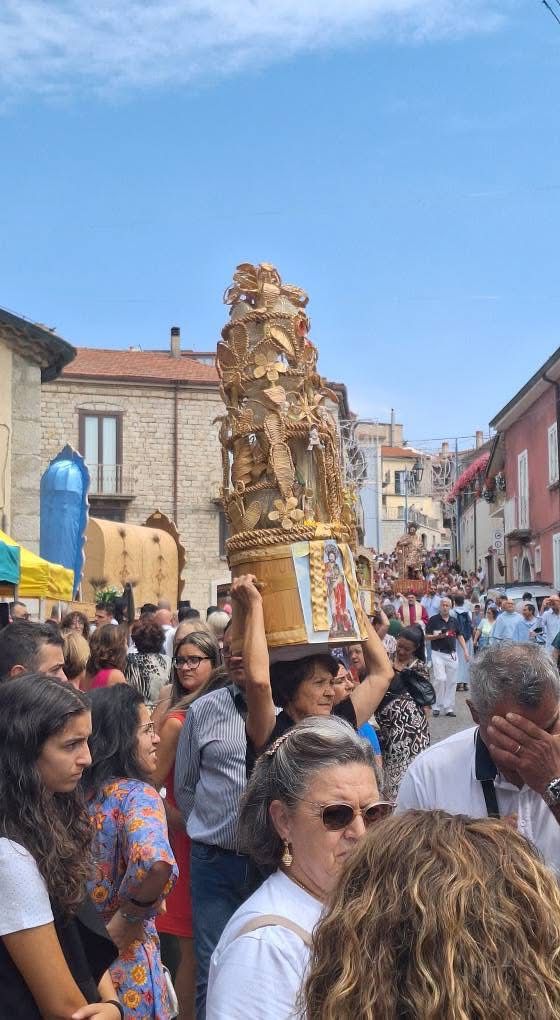 Frigento e l’oro di San Rocco: la tradizione dei “mezzetti” di grano.(Foto)