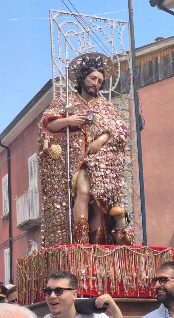 Frigento e l’oro di San Rocco: la tradizione dei “mezzetti” di grano.(Foto)