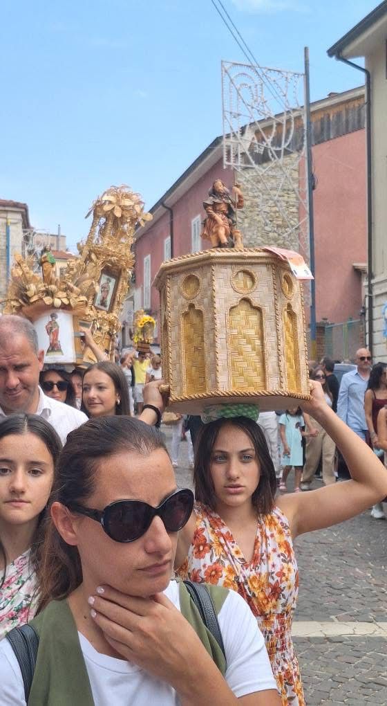 Frigento e l’oro di San Rocco: la tradizione dei “mezzetti” di grano.(Foto)