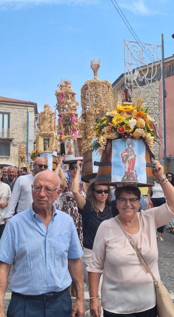 Frigento e l’oro di San Rocco: la tradizione dei “mezzetti” di grano.(Foto)