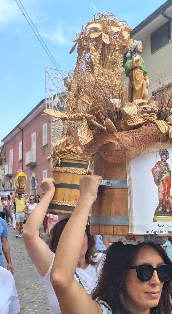 Frigento e l’oro di San Rocco: la tradizione dei “mezzetti” di grano.(Foto)