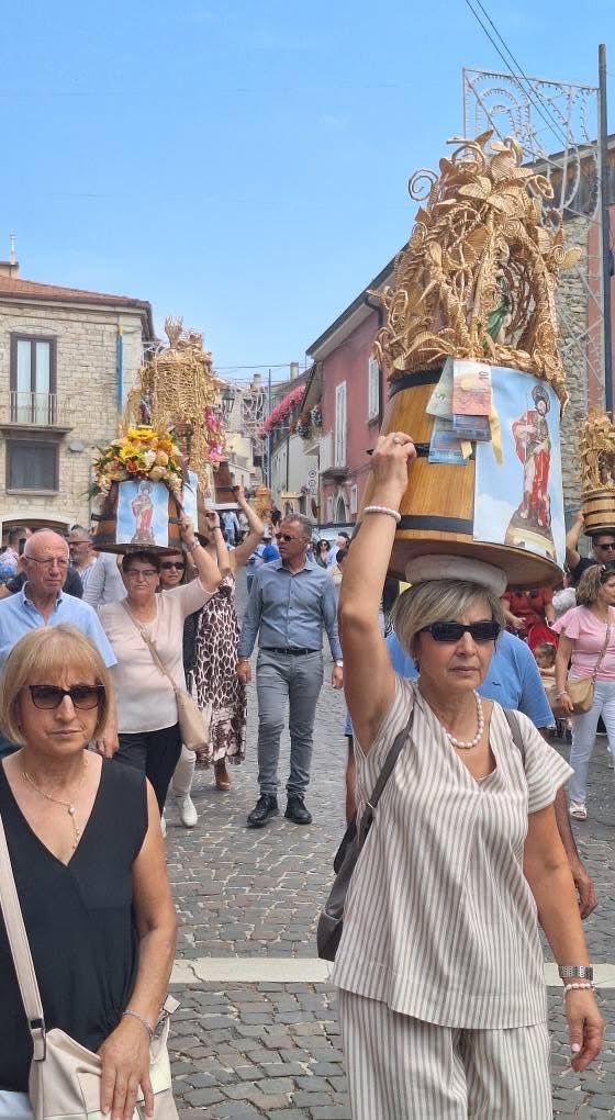 Frigento e l’oro di San Rocco: la tradizione dei “mezzetti” di grano.(Foto)