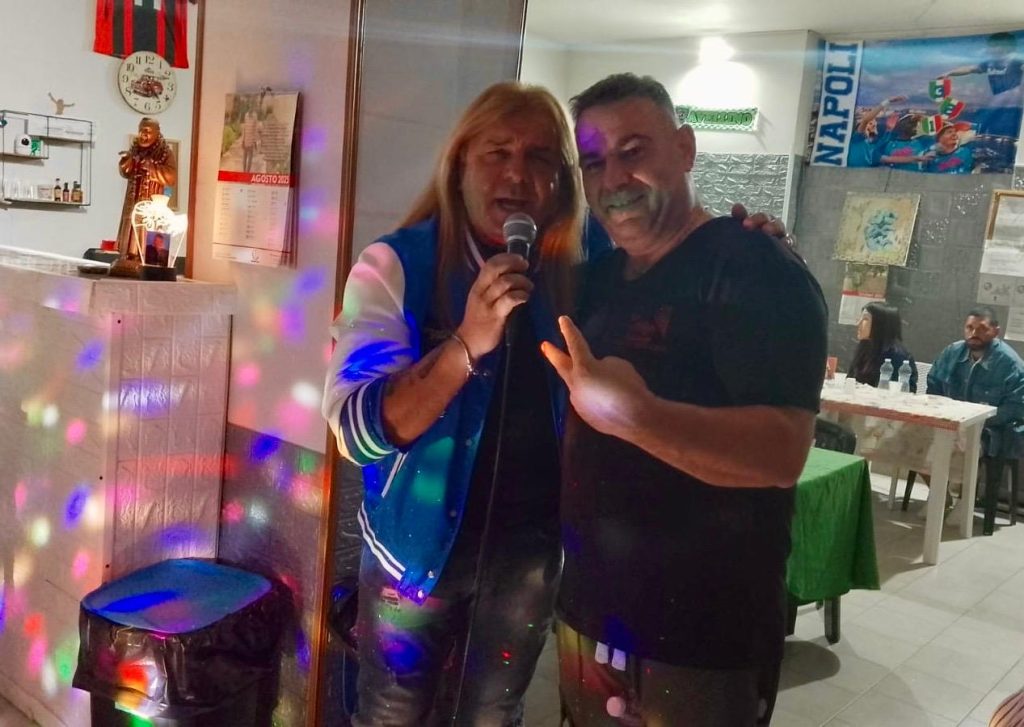 “Giuseppe Ruberto festeggia il compleanno al Club Sorrentino con l’amicizia degli invitati e la musica di Alessandro Conte”.