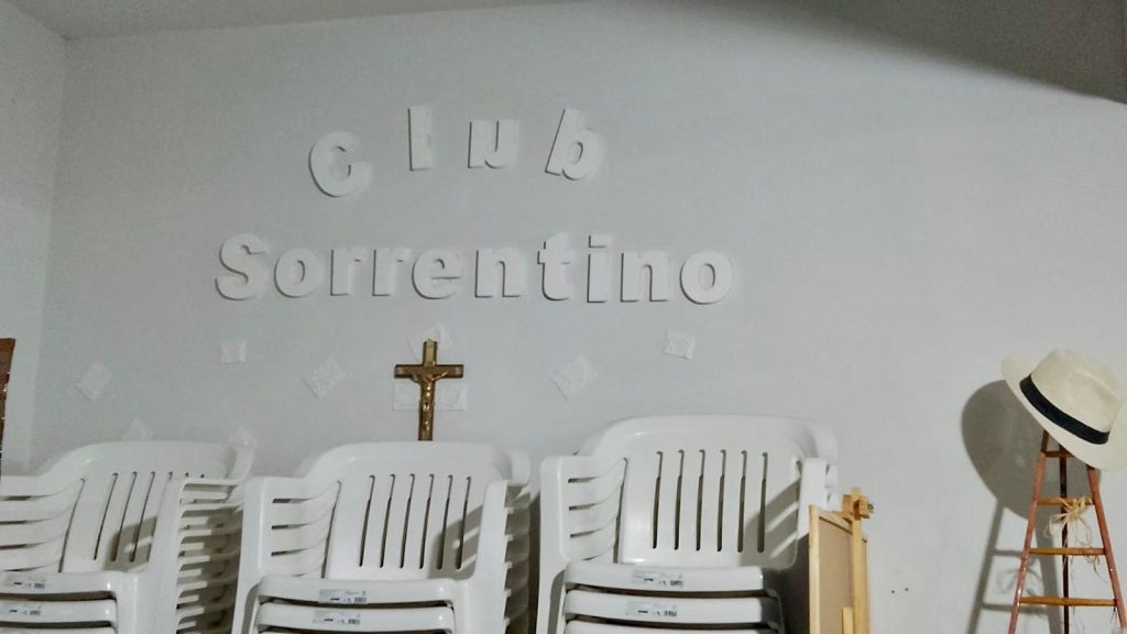 “Giuseppe Ruberto festeggia il compleanno al Club Sorrentino con l’amicizia degli invitati e la musica di Alessandro Conte”.
