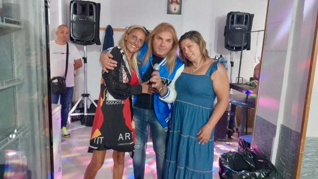 “Giuseppe Ruberto festeggia il compleanno al Club Sorrentino con l’amicizia degli invitati e la musica di Alessandro Conte”.