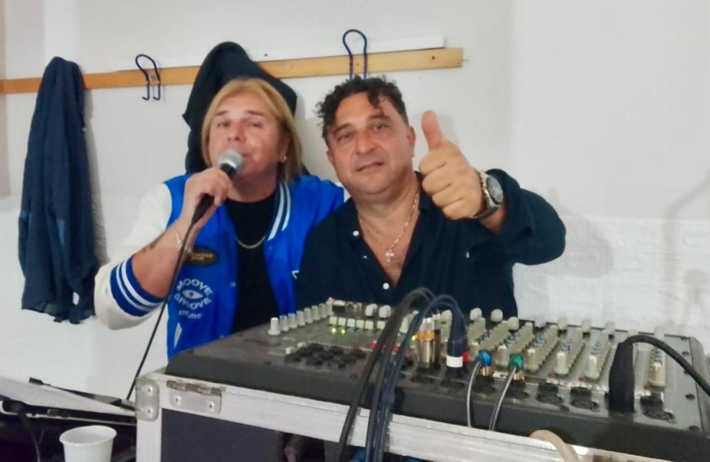 “Giuseppe Ruberto festeggia il compleanno al Club Sorrentino con l’amicizia degli invitati e la musica di Alessandro Conte”.