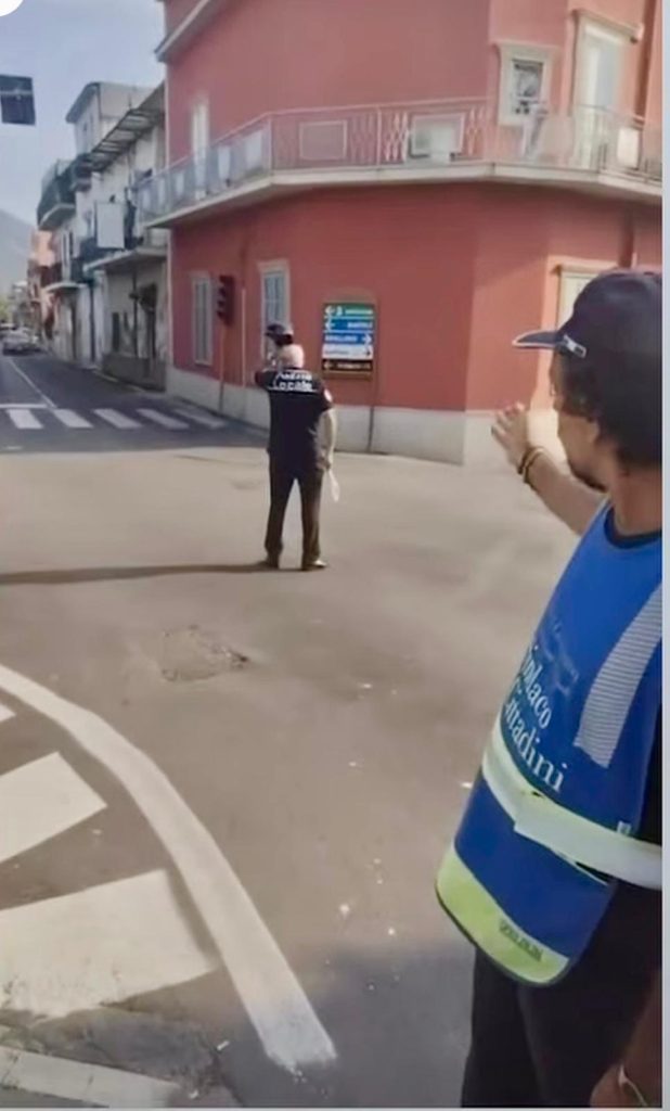 Camposano, Ferragosto di emergenza: il sindaco Barbato presidia un edificio a rischio crollo