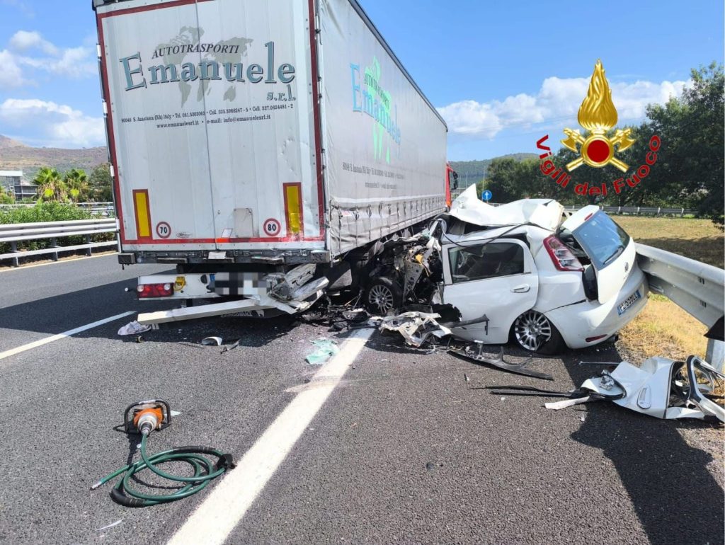 Scontro devastante sulla A30: automobilista di 38 anni in condizioni disperate