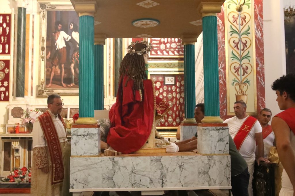 “Fede e colori: Altavilla Irpina in festa per San Pellegrino Martire”