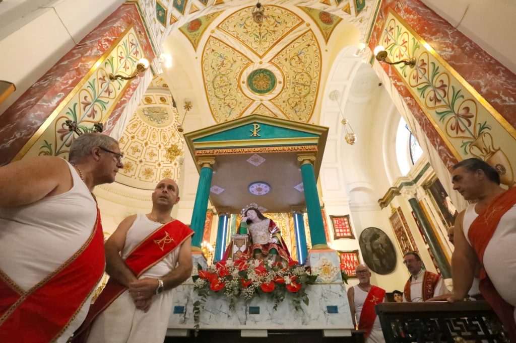 “Fede e colori: Altavilla Irpina in festa per San Pellegrino Martire”