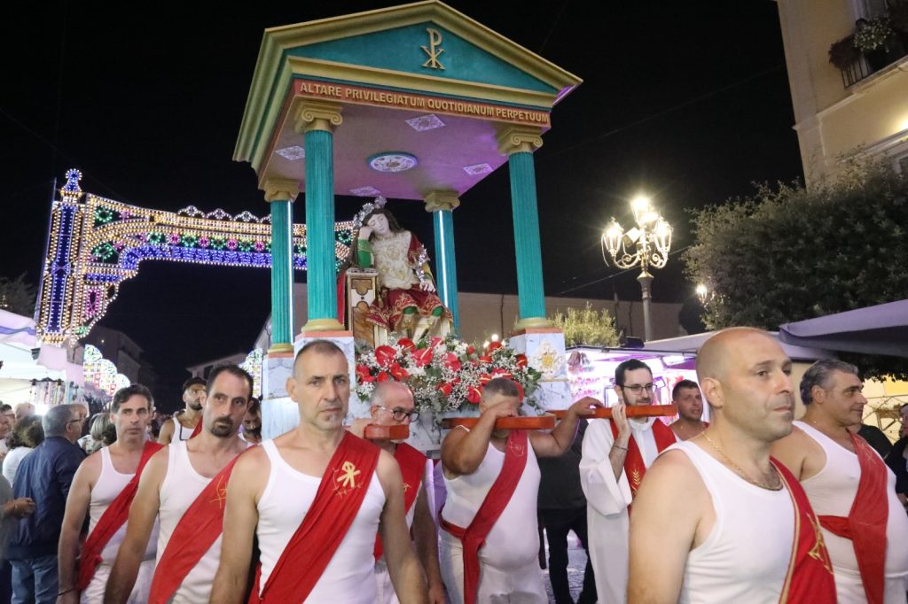 “Fede e colori: Altavilla Irpina in festa per San Pellegrino Martire”