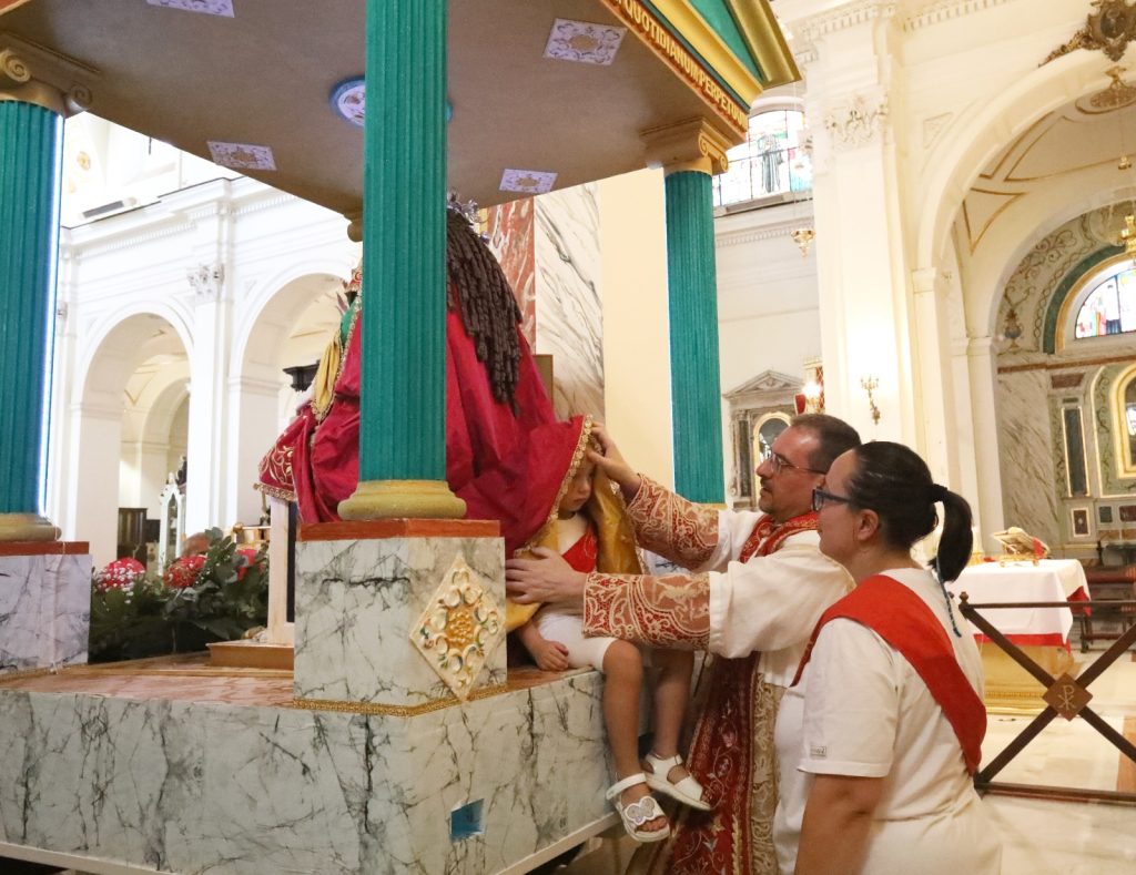“Fede e colori: Altavilla Irpina in festa per San Pellegrino Martire”