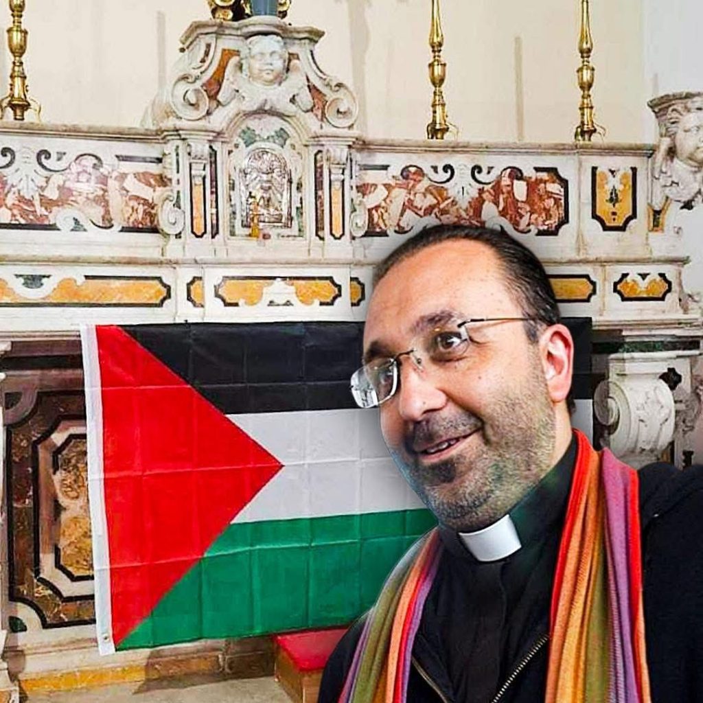 Mercogliano, don Vitaliano espone la bandiera palestinese in chiesa: simbolo di solidarietà e riflessione