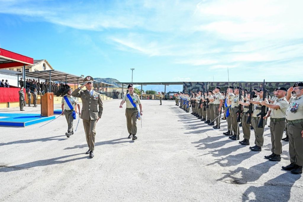 CASERTA. CERIMONIA DI AVVICENDAMENTO AL COMANDO DEL REGGIMENTO ADDESTRATIVO DELLA SCUOLA DI COMMISSARIATO CASERTA. CERIMONIA DI AVVICENDAMENTO AL COMANDO DEL REGGIMENTO ADDESTRATIVO DELLA SCUOLA DI COMMISSARIATO