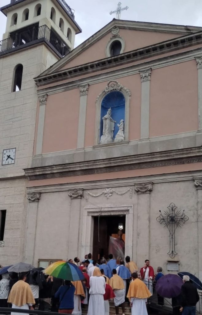 Forino (Av): Un forte Acquazzone interrompe la Processione della Risalita del Santo Patrono San Nicola a Castello che sarà accolto fino a Domenica 5 Ottobre nella Chiesa della frazione Celzi