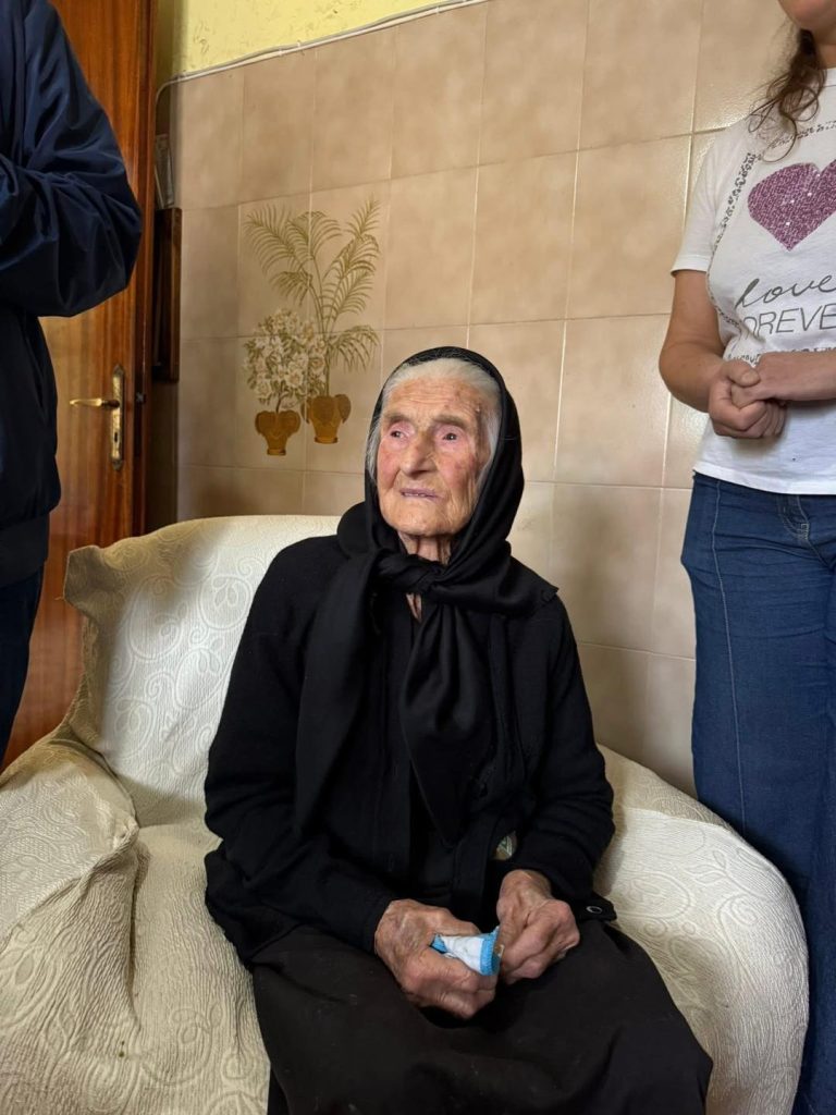 Volturara Irpina festeggia i 105 anni di Angela Meo, custode della tradizione contadina Volturara Irpina festeggia i 105 anni di Angela Meo, custode della tradizione contadina