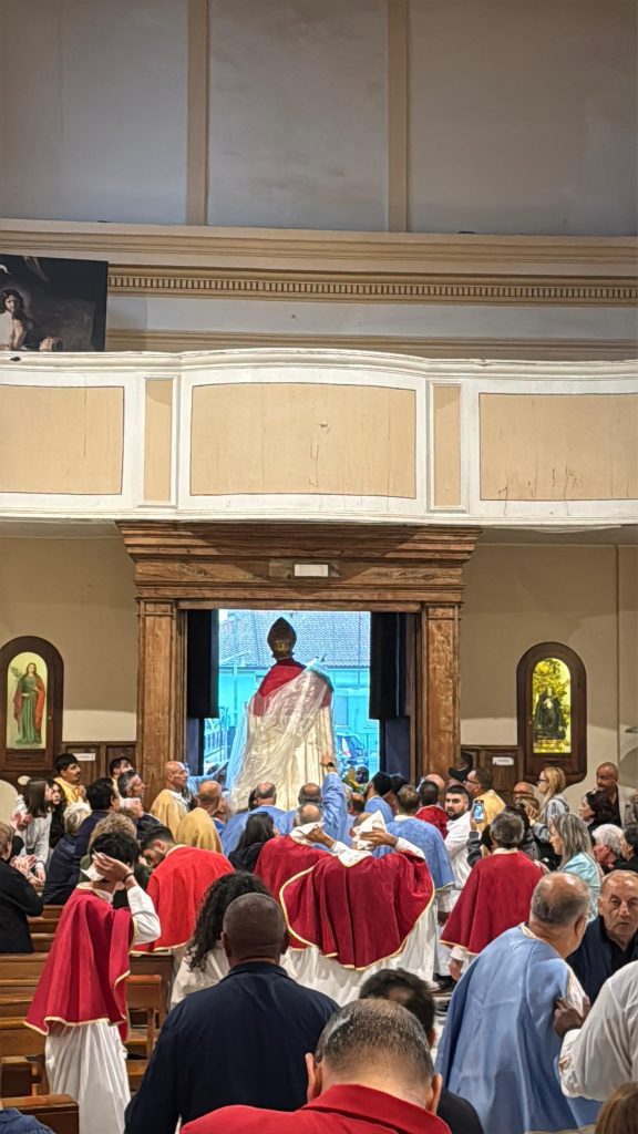 Forino (Av): Un forte Acquazzone interrompe la Processione della Risalita del Santo Patrono San Nicola a Castello che sarà accolto fino a Domenica 5 Ottobre nella Chiesa della frazione Celzi