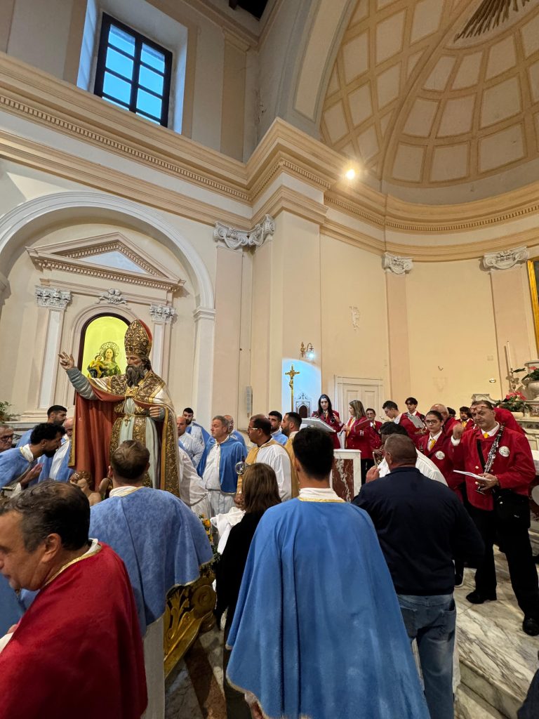 Forino (Av): Un forte Acquazzone interrompe la Processione della Risalita del Santo Patrono San Nicola a Castello che sarà accolto fino a Domenica 5 Ottobre nella Chiesa della frazione Celzi