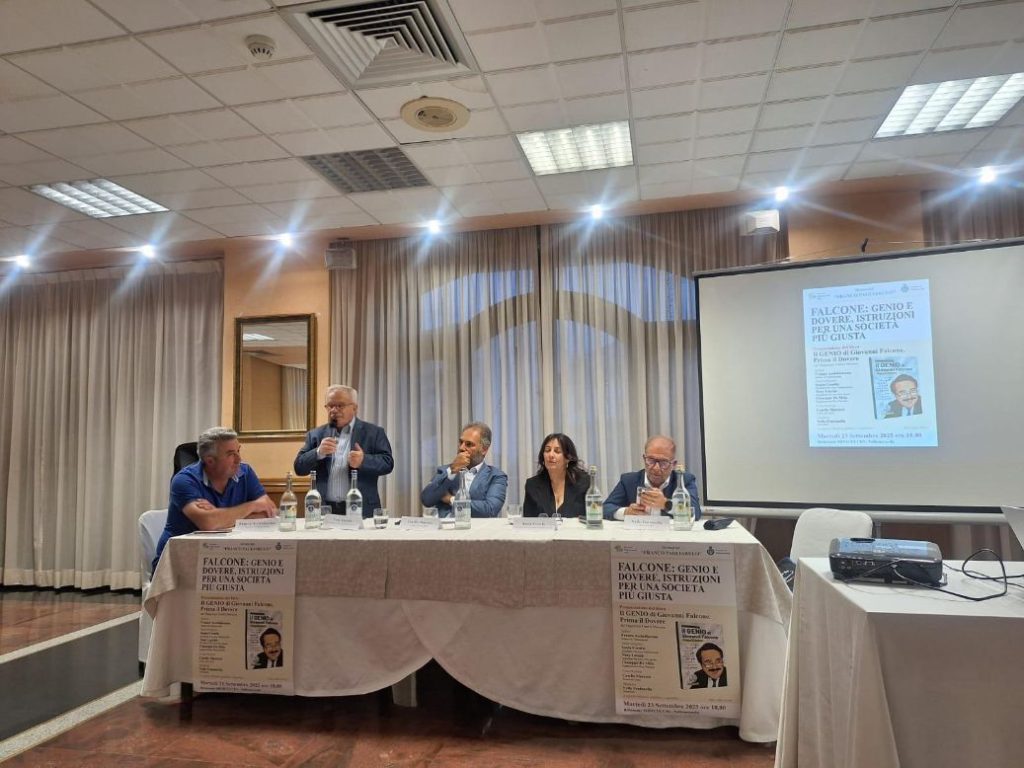 MEMORIAL FRANCO PAGLIARULO   A Vallesaccarda il magistrato Catello Maresca presenta il suo libro su Giovanni Falcone.