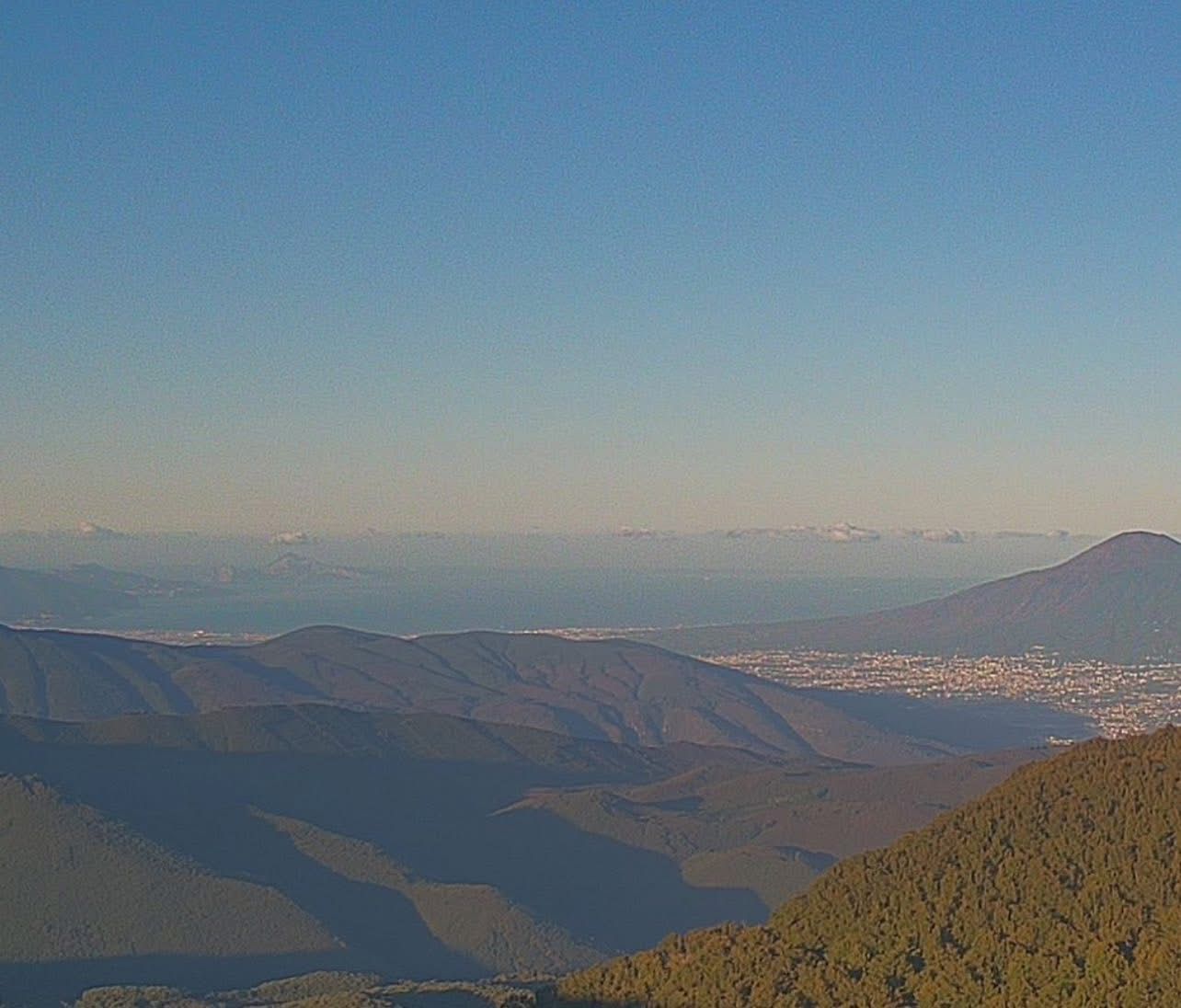 Il Golfo di Napoli visto da Montevergine: un incanto d’azzurro per il primo settembre
