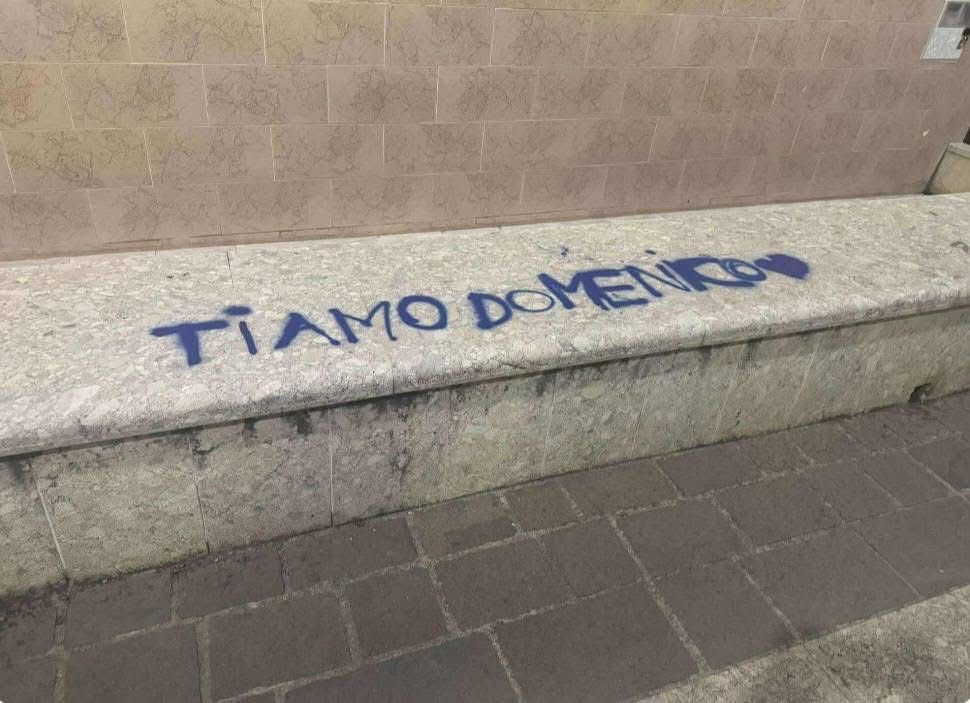 A Grottaminarda il cuore della città imbrattato da scritte e disegni: rabbia e domande sulla sicurezza