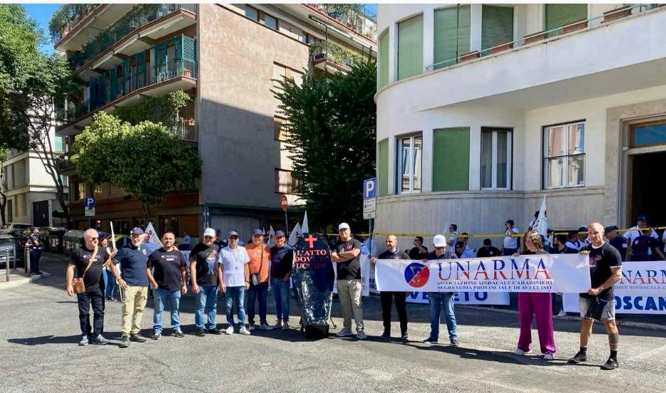 Carabinieri in piazza a Roma, anche la delegazione di Avellino alla protesta di UNARMA