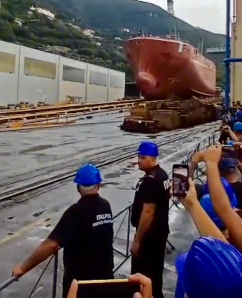 Castellammare, varo sotto la pioggia per la nuova unità francese Émile Bertin